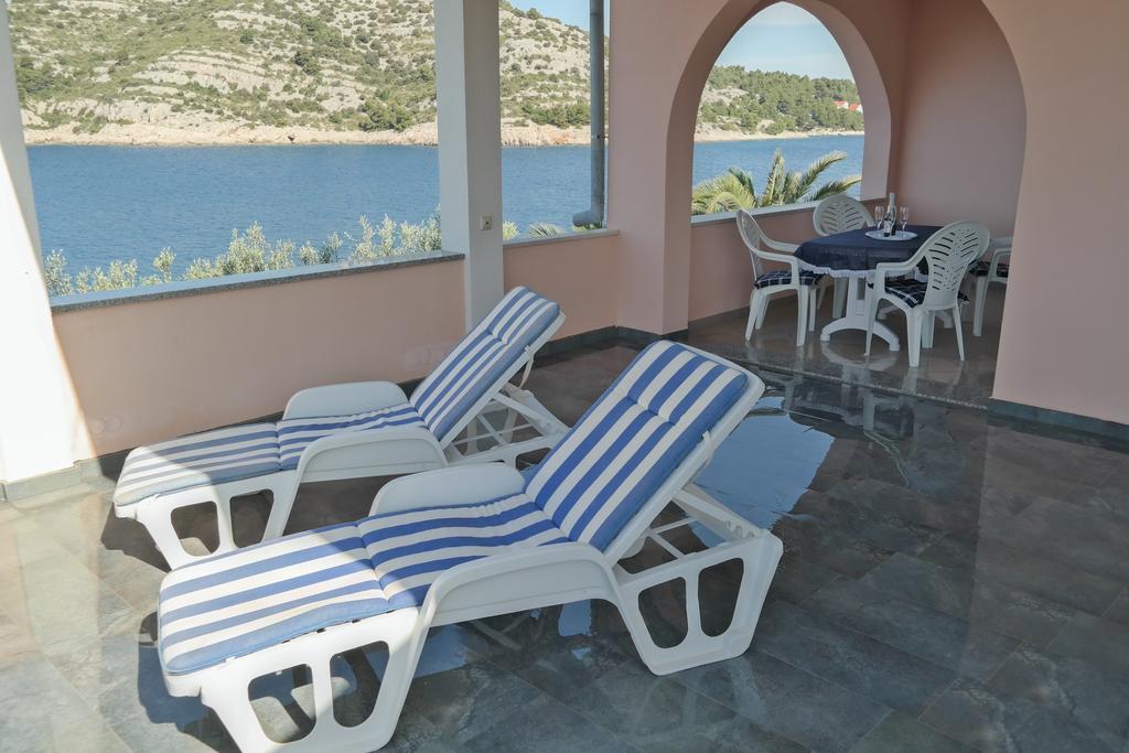Direkt Am Meer-Apartments Puntaplanka โรกอซนิซา ภายนอก รูปภาพ