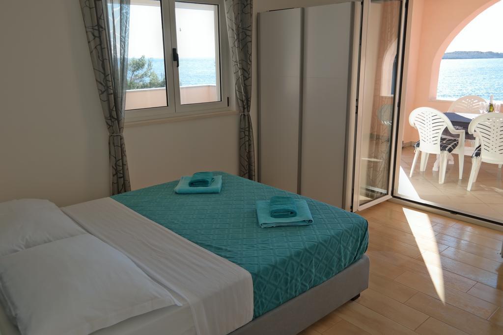 Direkt Am Meer-Apartments Puntaplanka โรกอซนิซา ภายนอก รูปภาพ